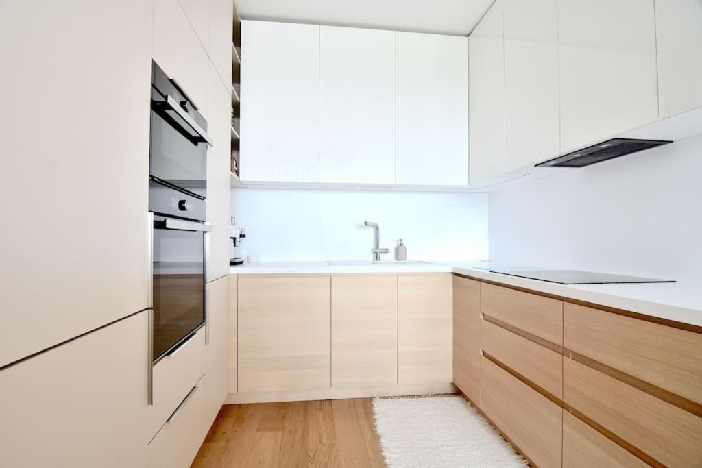Downtown Charm With Free Parking Spot Apartment Братислава Екстериор снимка