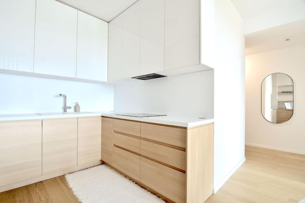 Downtown Charm With Free Parking Spot Apartment Братислава Екстериор снимка