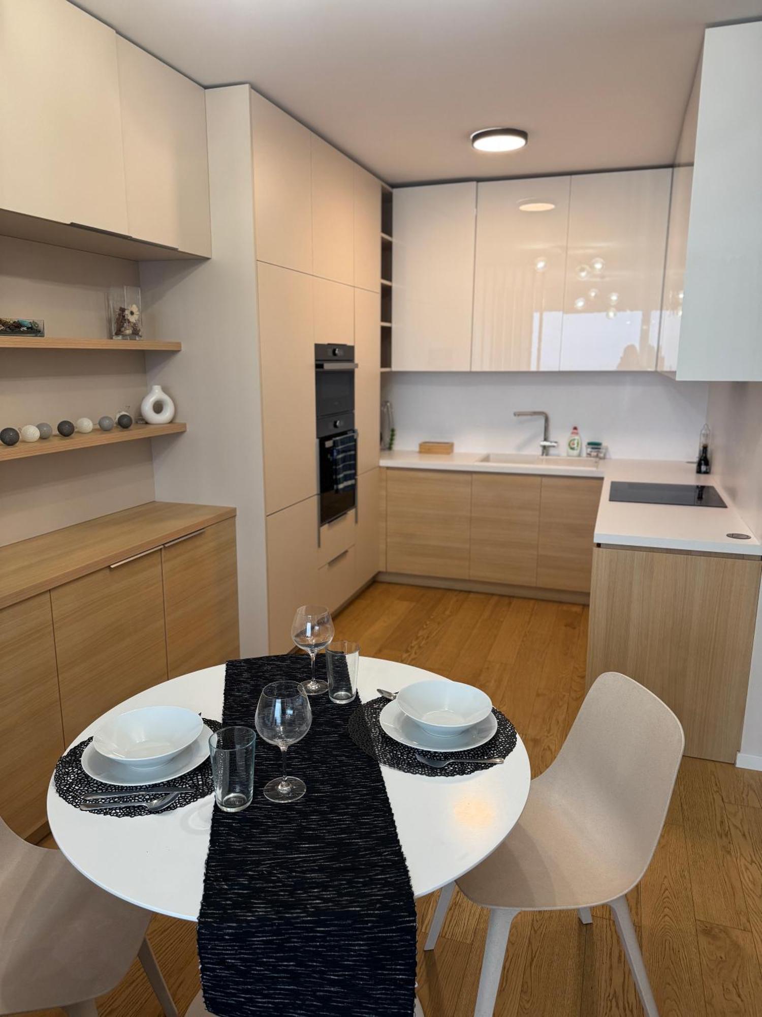 Downtown Charm With Free Parking Spot Apartment Братислава Екстериор снимка